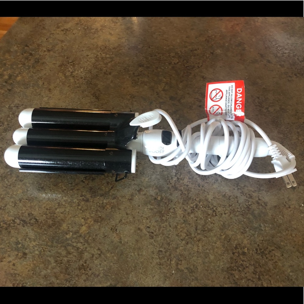 Bondiboost hair waver/crimper. Perfect condition!